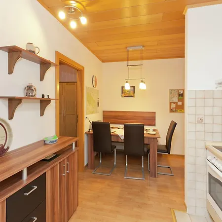 Modern In Wit Garden Apartment